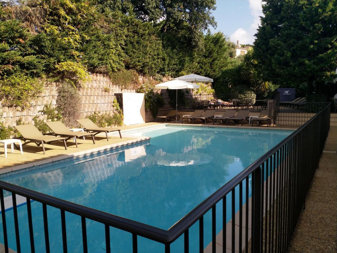 Hotel Lou Paouvadou Sainte-Maxime Exteriör bild